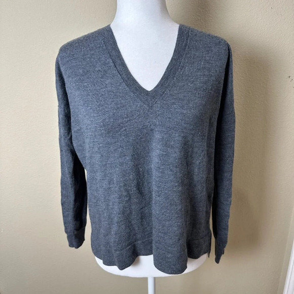 J. CREW 100% Merino Wool Grey V Neck Classic Sweater - size small - Picture 3 of 11